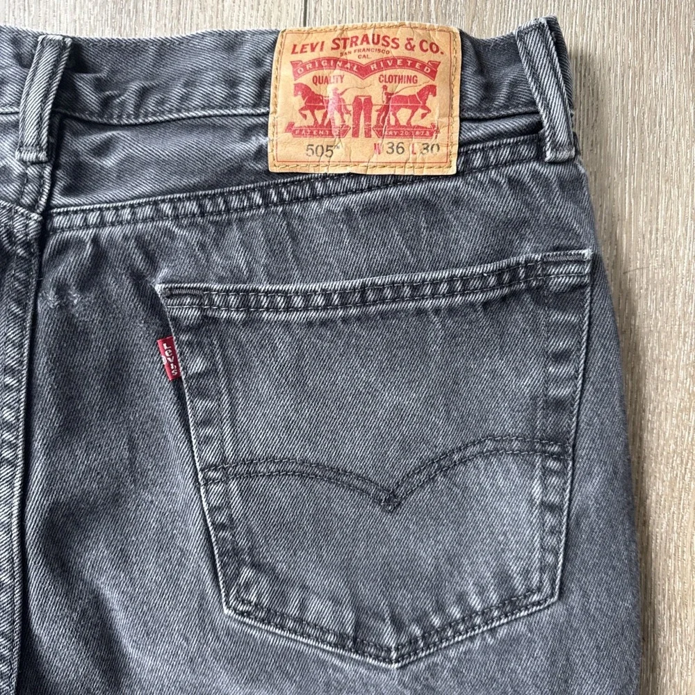 Levi's 505 Men's Straight‎ Leg 36x30 Black Jeans Slight Fade CW 03/15 #1022